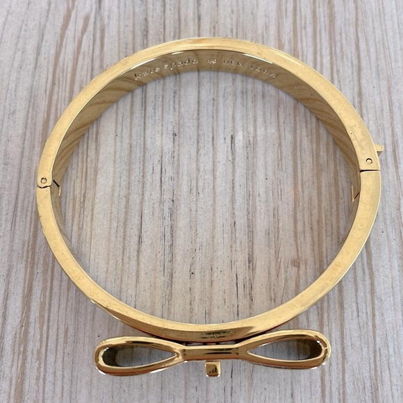 KATE SPADE | Perfectly Placed Hinged Bow Bangle - Picture 5 of 10